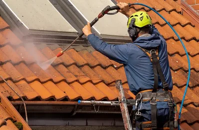 Démoussage et hydrofuge de toiture au Clat
